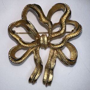 Vintage Monet Brooch Pin Bow Elegant Open Loop Ribbon Textured Gold Tone Estate